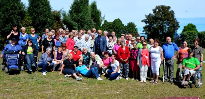 Fot: Doba.pl Na terenie Ośrodka Sportu i Rekreacji spotkali się dziś członkowie i sympatycy dzierżoniowskiego oddziału Polskiego Związku Niewidomych.