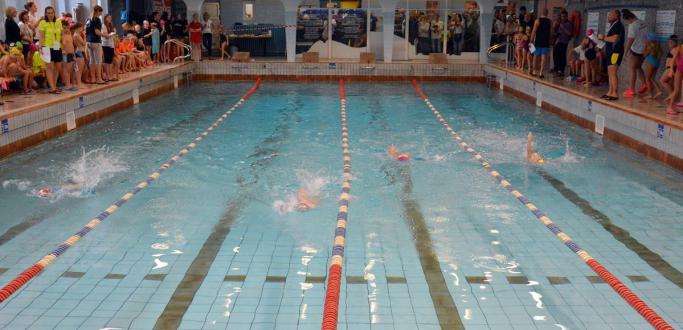 Dziewczęta i chłopcy z roczników 2006-2011 reprezentujący dzierżoniowskie szkoły podstawowe wezmą udział 13 marca w Zawodach Pływackich Szkół Podstawowych klas I-III oraz IV-VI. Odbędą się one na basenie krytym w Dzierżoniowie.