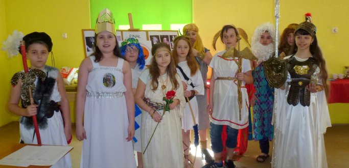 11 uczniów z 6 szkół podstawowych powiatu dzierżoniowskiego rywalizowało 28 marca w Szkole Podstawowej nr 9 w Dzierżoniowie w finale XVII Powiatowego Konkursu Mitologicznego ,,Wciąż o Ikarach głoszą…”.