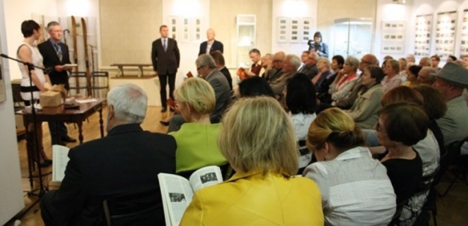 Za nami prezentacja "Rocznika Dzierżoniowskiego 2014". Czasopismo wydawane przez Towarzystwo Miłośników Dzierżoniowa i Muzeum Miejskie Dzierżoniowa w tym roku ukazało się pod redakcją Marcina Szyjki i dr Anny Grużlewskiej.