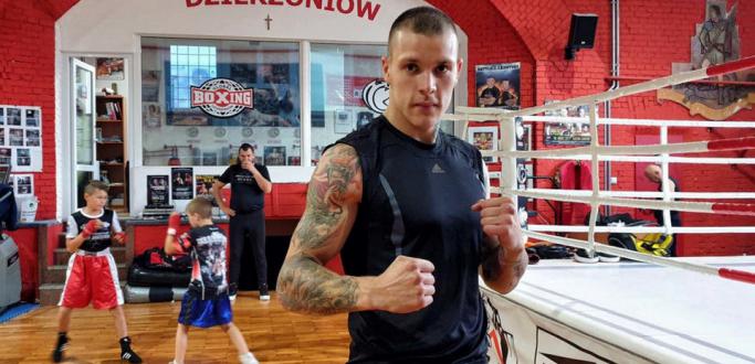 Wychowanek Piotra Wilczewskiego będzie startował pod szyldem KnockOut Promotion, jednej z największych polskich grup bokserskich. 