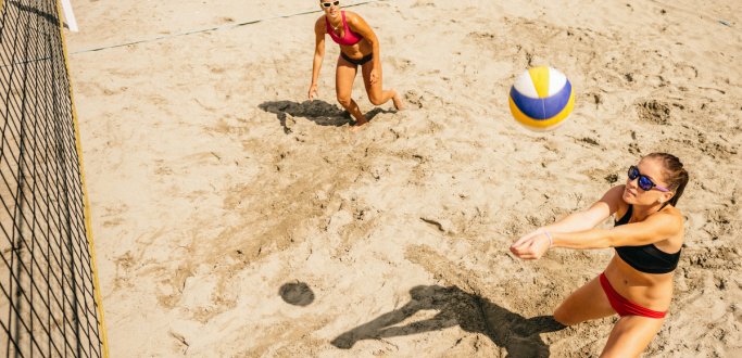 W okresie wakacyjnym po raz kolejny na basenie odkrytym na terenie Ośrodka Sportu i Rekreacji w Dzierżoniowie odbędzie się cykl turniejów Grand Prix w Siatkówce Plażowej.