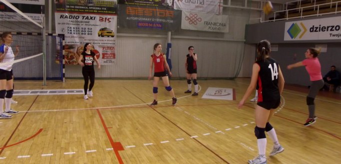 W dwóch kategoriach wiekowych - kadetki i juniorki + starsze - zostanie rozegrany Mikołajkowy Turniej Piłki Siatkowej Dziewcząt. Zawody odbędą się w sobotę 17 grudnia w hali Ośrodka Sportu i Rekreacji w Dzierżoniowie.