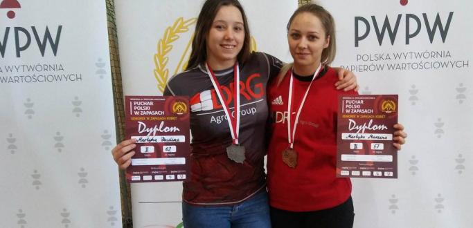 Srebrny Paulina i brązowy Marzena  - z takimi medalami wróciły z Pucharu polski seniorek w Raciborzu wróciły zapaśniczy klubu MULKS JUNIOR Dzierżoniów. 