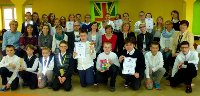 Dziewięć szkół z powiatu dzierżoniowskiego (w sumie 27 uczniów) wzięło udział w ósmej edycji powiatowego konkursu języka angielskiego „Let’s Speak English” organizowanego przez Szkołę Podstawową nr 9. Odbył się on 20 kwietnia.