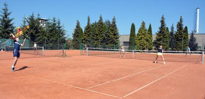 Na kortach dzierżoniowskiego OSiR-u w dniach 5-6 września zagrają uczestnicy Turnieju Tenisa Ziemnego Mikstów. Zapisy do piątku 4 września do godziny 18.00.