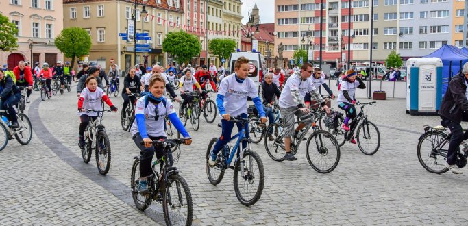 1704 osoby wzięły udział w tegorocznej edycji TRAKT-u. 7 maja na trasy wyruszyli i piechurzy, i rowerzyści. Najwięcej osób wybrało rowerowe 20 km (337 osób) i 10 km (324 osoby). Dużą popularnością cieszyły się także Trakt Smoka oraz trasa rowerowa na 30 km.