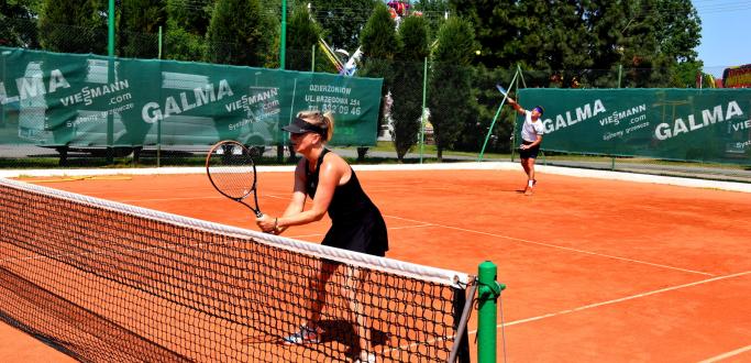 Dzierżoniowska para tenisistów Małgorzata Morańda i Sławomir Chmielewski trzeci rok z rzędu wygrała doroczny Turniej Tenisa Ziemnego Mikstów. Do rywalizacji przystąpiło 13 par z Dzierżoniowa, Świdnicy, Strzegomia, Wałbrzycha i Wiednia.