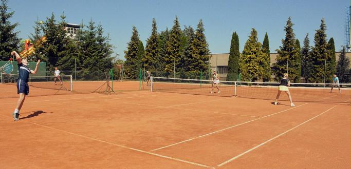 Ośrodek sportu i z Dzierżoniowskie Towarzystwo Tenisa Ziemnego zapraszają w ten weekend na Turniej Tenisa Ziemnego Mikstów.