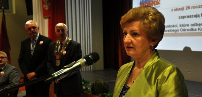 Dzierżoniów: Wanda Ostrowska odbiera Medal za Załugi Dla Miasta Dzierżoniowa