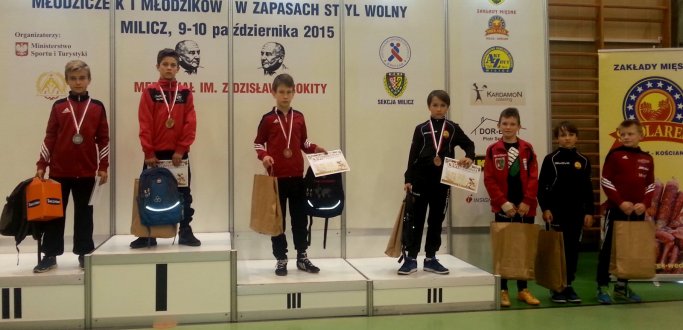 Z brązowymi medalami wrócili z Milicza Nikola Wasilewska i Filip Bednarek (JUNIOR Dzierżoniów) z XX Ogólnopolskiego Turnieju Uczniowskich Klubów sportowych w zapasach w stylu wolnym. Z najlepszej strony pokazała się Sylwia Martyka kat. 57kg – SOWA Pieszyce, która zwyciężyła w 4 pojedynkach przed czasem.