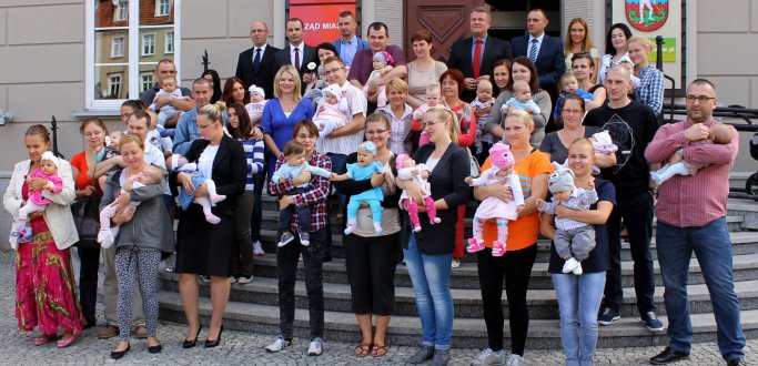 Spotkanie z nowo narodzonymi mieszkańcami miasta zakończy wspólne pamiątkowe zdjęcie, tak jak było w ubiegłym roku przed ratuszem.