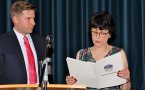 26 czerwca 2017 w trakcie uroczystej sesji Rady Miejskiej w Bischofsheim nastąpiło zaprzysiężenie nowego burmistrza Ingo Kalweit. Z urzędu ustąpiła burmistrz Ulrike Steinbach. Nowy burmistrz oficjalnie rozpoczyna pracę 3 lipca. Kadencja burmistrza w Niemczech trwa sześć lat. 