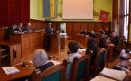 W poniedziałek dzierżoniowscy radni ocenią wykonanie ubiegłorocznego budżetu. To będzie sesja wyjątkowa m.in. ze względu na jubileusz 10-lecia współpracy z Kluczborkiem i uroczystym nadaniem tytułu Honorowego Obywatela Dzierżoniowa. 