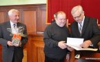 Dzierżoniów: Andrzej Wojtal odbiera tytuł i statuetkę Trenera Roku. To już drugie takie wyróżnienie dla człowieka instytucji dla dzierżoniowskiego pływania