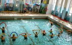 Od września znów będziemy mogli brać udział w zajęciach aerobiku i gimnastyki w wodzie. Z propozycji ośrodka sportu można korzystać niezależnie od naszych umiejętności pływackich. Warto, bo te zajęcia są świetne dla zdrowia i poprawienia kondycji.