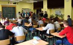 301 dzierżoniowskich gimnazjalistów rozpoczyna dziś trwający trzy dni egzamin-gimnazjalny. Dziś część humanistyczna, w czwartek matematyczno-przyrodnicza, a w piątek językowa. 