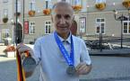 Kontynuując swoją pasję do biegania 63-letni Stanisław Gil zrobił kolejne dwa kroki do zdobycia medalu World Marathon Majors (6 największych maratonów świata: Tokyo, Boston, Londyn, Berlin, Chicago i Nowy York). Wrócił właśnie z Bank of America Chicago Marathon, gdzie zajął 30 miejsce na 854 zawodników.
