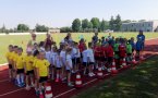 We wtorek 30 maja na bieżni lekkoatletycznej znajdującej się na terenie Ośrodka Sportu i Rekreacji w Dzierżoniowie odbyła się Liga Lekkoatletyczna Przedszkoli. Wzięły w niej udział ośmioosobowe reprezentacje dzierżoniowskich przedszkoli: Przedszkola Publiczne nr 1, nr 2, nr 7 i Przedszkola Niepubliczne nr 3, nr 4, nr 5 i nr 6. Łącznie w zawodach uczestniczyło 56 dzieci.