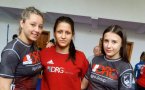 Zawodniczki MULKS Junior Dzierżoniów - Paulina Martyka i Sylwia Martyka oraz Olimpia Łosyk z Iron Bulls Bielawa doskonaliły elementy techniczne na zgrupowaniu reprezentacji Polski juniorek oraz juniorek młodszych w zapasach. Odbyło się ono w dniach 8 -15 kwietnia w Pelpinie.