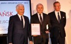 Przewodniczący kapituły,  profesor Jerzy Buzek, burmistrz Dzierżoniowa Marek Piorun i redaktor naczelny Rzeczpospolitej Bogusław Chrabota podczas spotkania liderów samorządowych ostatnich dziesięciu lat.