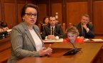 Zmiany w oświacie, planowane do wprowadzenia w 2017 roku zapowiadała Minister Edukacji Anna Zalewska podczas dzisiejszej sesji Rady Miejskiej Dzierżoniowa. Zobacz jakie decyzje podjęli nasi radni.