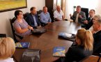 Wnioskodawcy zwycięskich projektów z Dzierżoniowskiego Budżetu Obywatelskiego gościli 12 lipca w dzierżoniowskim ratuszu